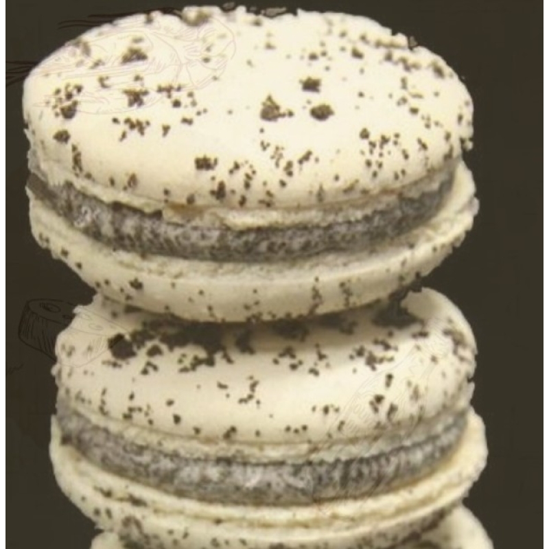 Cookies and Cream Macarons 
