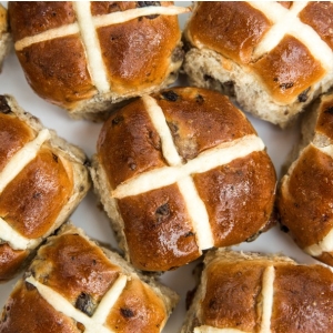 Apple & Cinnamon Hot Cross Buns